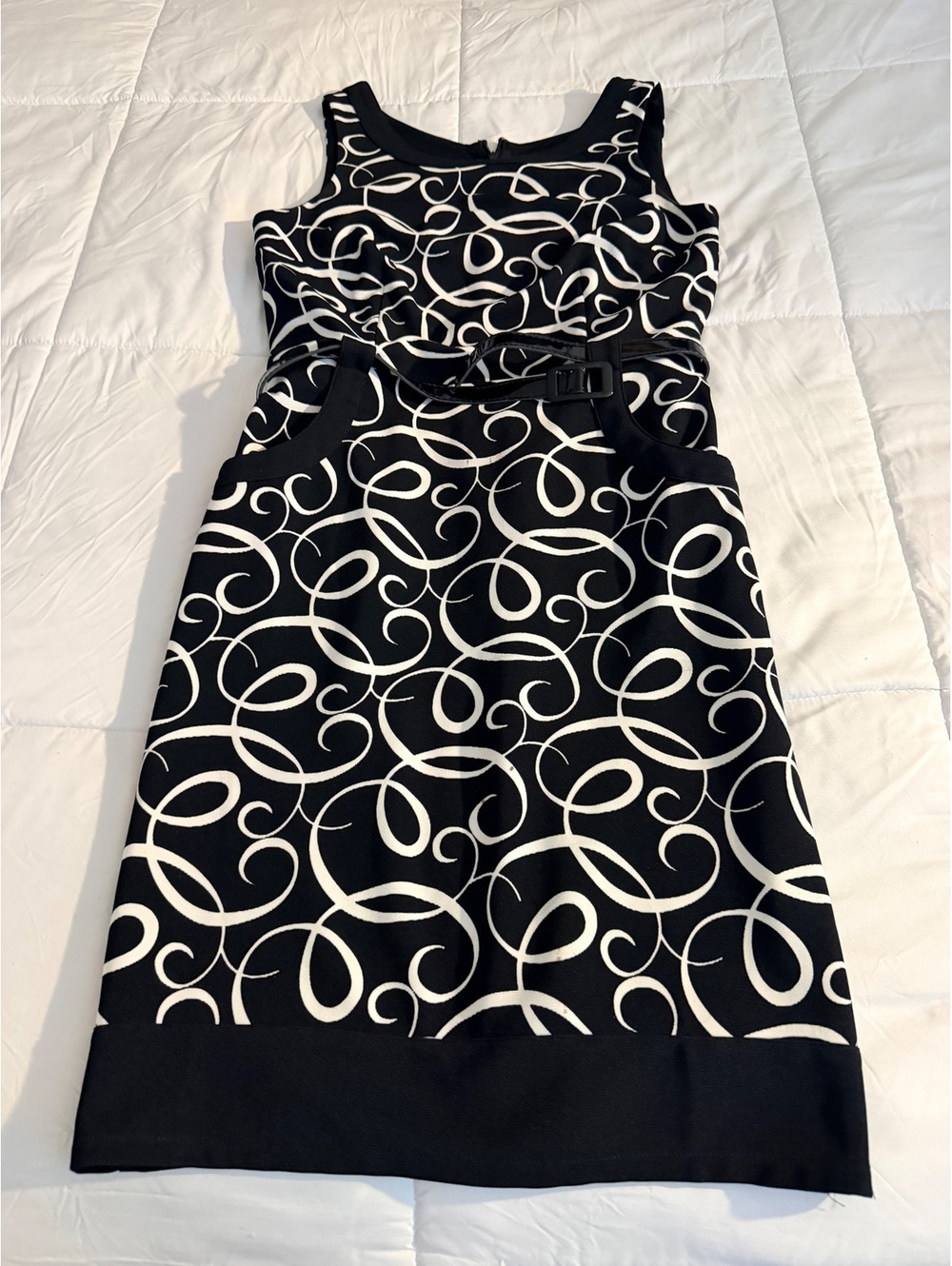 London Times Black and White Sleeveless Belted Dress Size 10